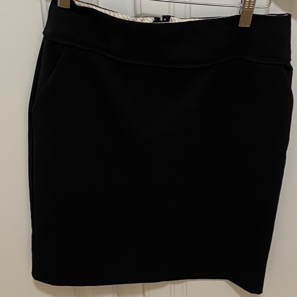 H&M skirt Black size 6 side pockets. - Picture 1 of 5
